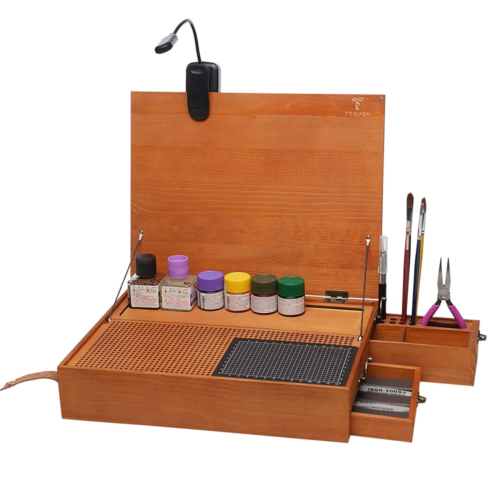 Woodworking Plans - โต๊ะทำงานสำหรับงานอดิเรกสำหรับการสร้างแบบจำลอง, อุปกรณ์จัดระเบียบแบบพกพาพร้อมแผ่นตัด, โต๊ะทำงานพร้อมไฟสำหรับการขัด, การลงสี, การสร้างแบบจำลอง